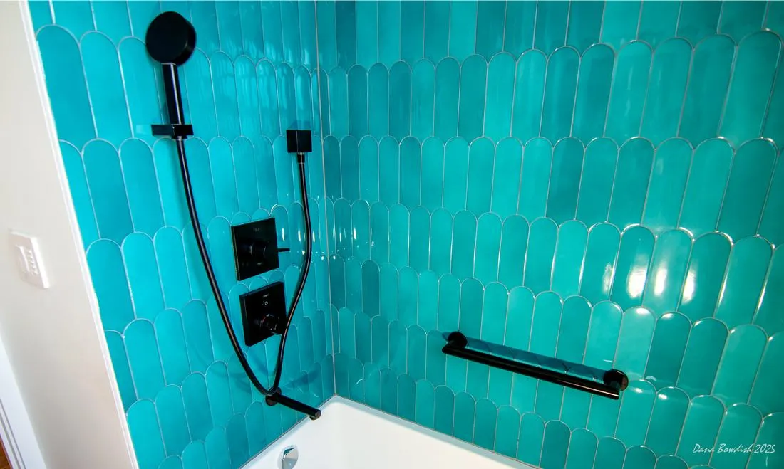 Bathroom Remodel, Siding Rot Repair, and Exterior Painting in Bitter Lake gallery photo 6