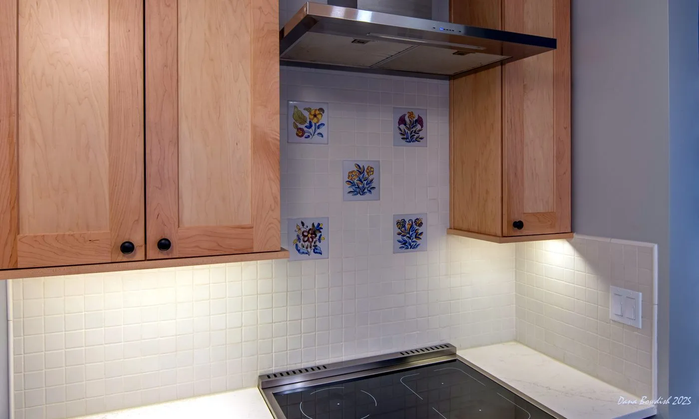 Detailed stove wall and backsplash in the Licton Springs kitchen remodel